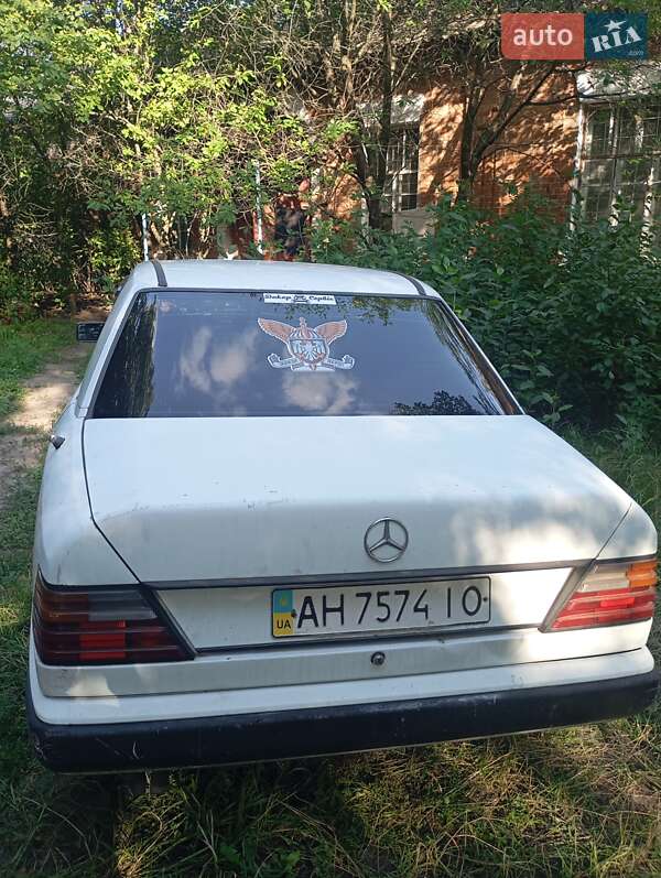 Седан Mercedes-Benz E-Class 1986 в Києві