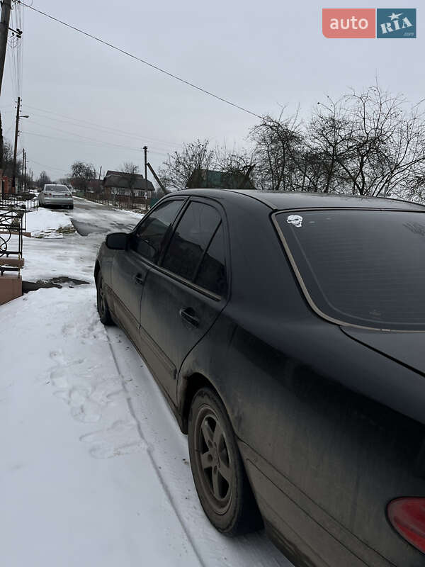 Седан Mercedes-Benz E-Class 2001 в Івано-Франківську