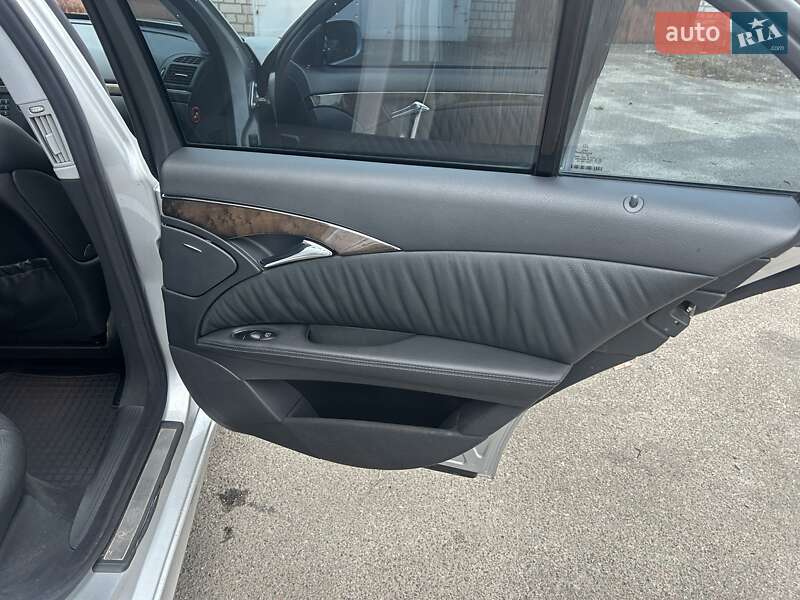 Седан Mercedes-Benz E-Class 2004 в Киеве