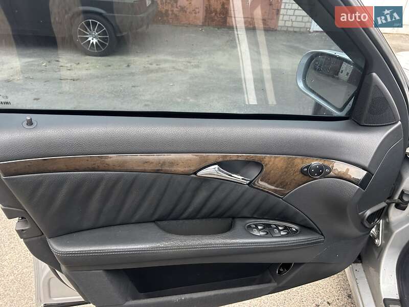Седан Mercedes-Benz E-Class 2004 в Киеве