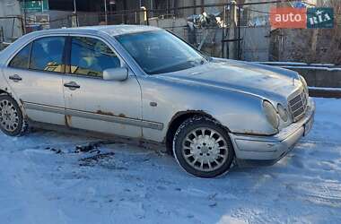 Седан Mercedes-Benz E-Class 1999 в Киеве