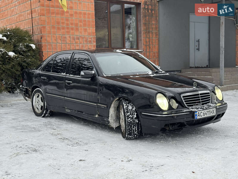 Седан Mercedes-Benz E-Class 2001 в Сарнах