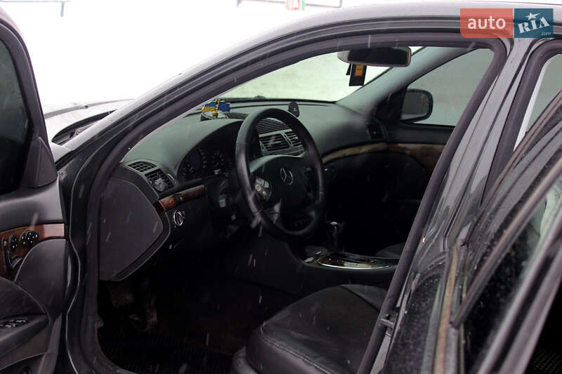 Седан Mercedes-Benz E-Class 2002 в Кременці