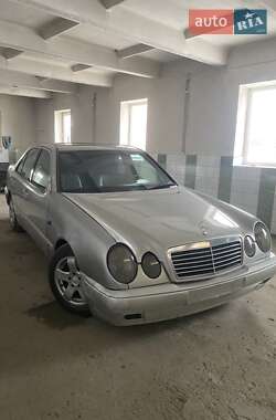 Седан Mercedes-Benz E-Class 1996 в Івано-Франківську