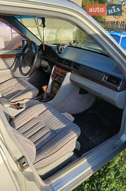 Седан Mercedes-Benz E-Class 1990 в Ширяєвому