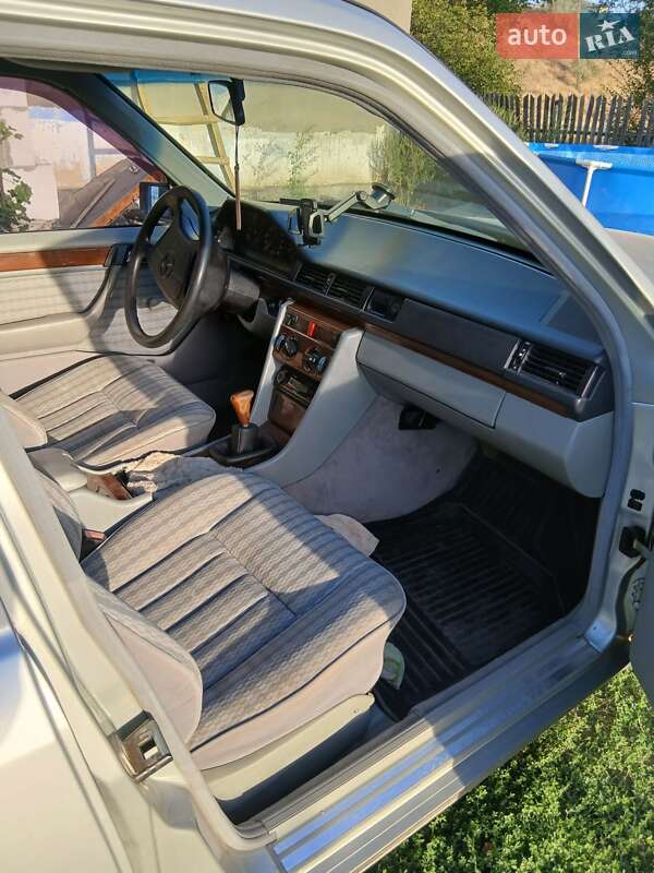 Mercedes-Benz E-Class 1990