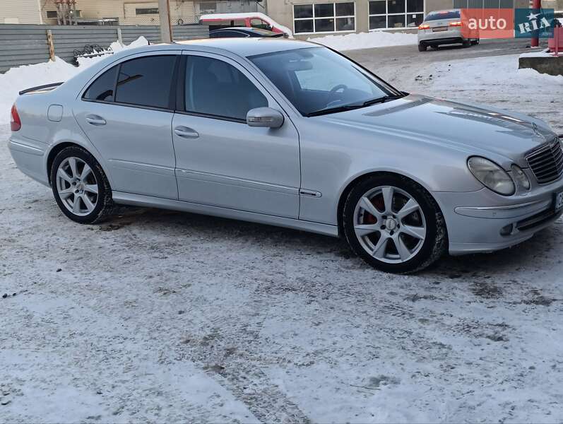 Mercedes-Benz E-Class 2005