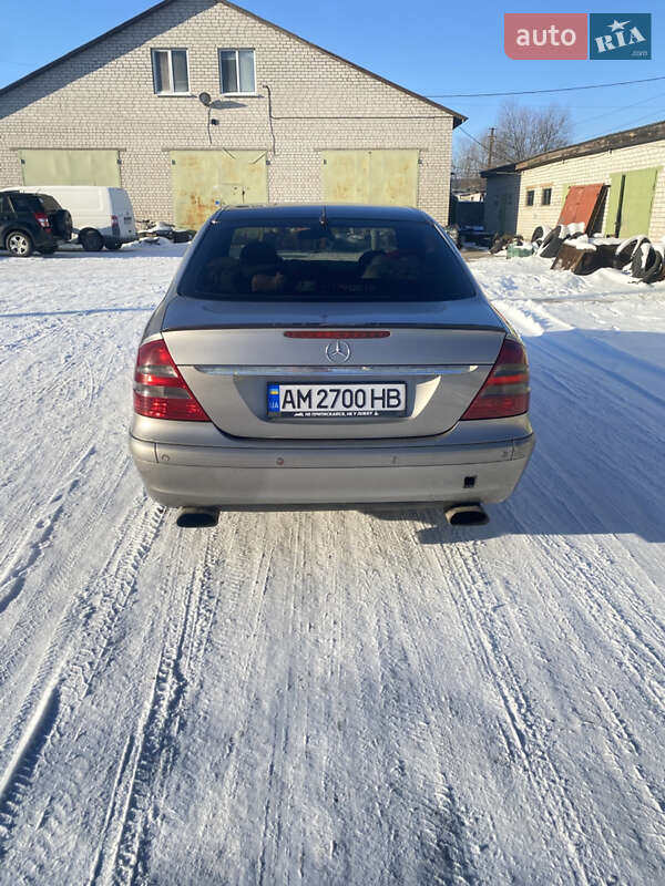 Седан Mercedes-Benz E-Class 2003 в Брусилове