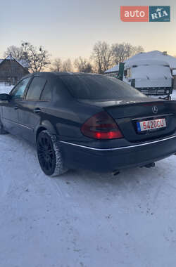 Седан Mercedes-Benz E-Class 2004 в Глинном