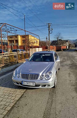 Седан Mercedes-Benz E-Class 2003 в Тячеве