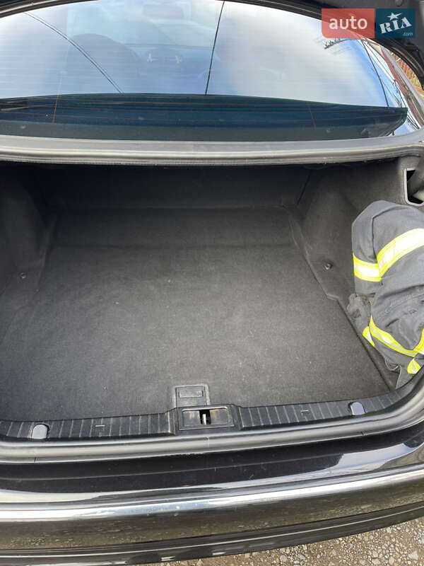 Седан Mercedes-Benz E-Class 2005 в Изе