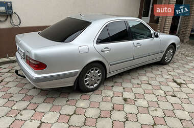 Седан Mercedes-Benz E-Class 1999 в Новоселиці