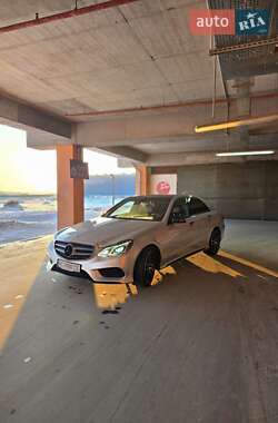 Седан Mercedes-Benz E-Class 2015 в Львові