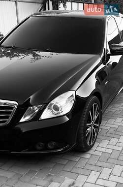 Седан Mercedes-Benz E-Class 2010 в Устилуге