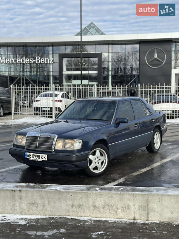 Mercedes-Benz E-Class 1993