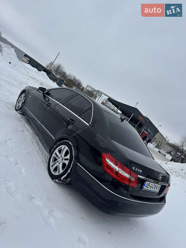 Седан Mercedes-Benz E-Class 2010 в Гайсине