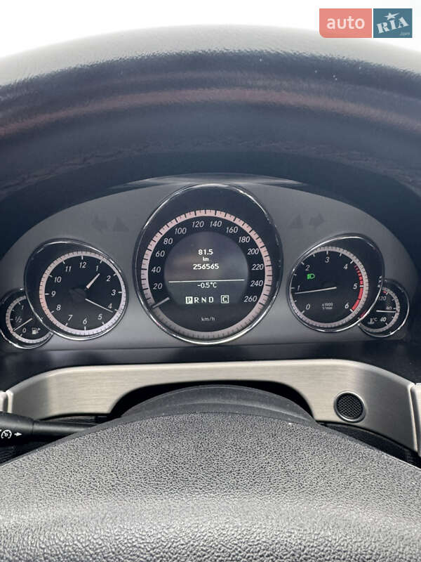 Седан Mercedes-Benz E-Class 2010 в Гайсине