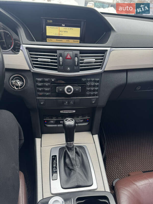 Седан Mercedes-Benz E-Class 2010 в Гайсине