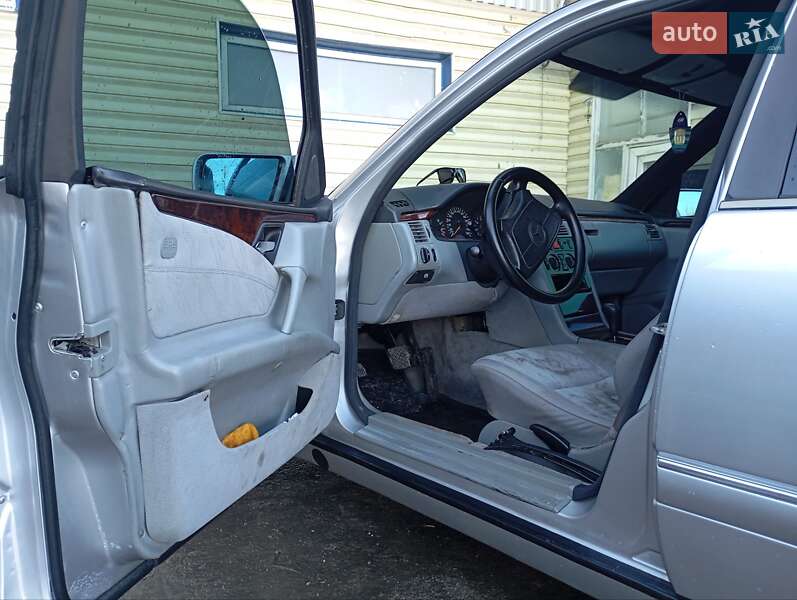 Седан Mercedes-Benz E-Class 1997 в Кицмани