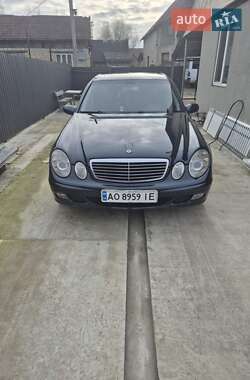 Седан Mercedes-Benz E-Class 2002 в Хусте