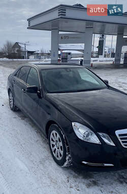 Седан Mercedes-Benz E-Class 2011 в Вараше