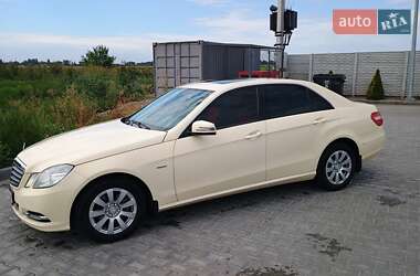 Седан Mercedes-Benz E-Class 2012 в Днепре
