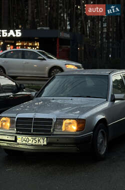 Седан Mercedes-Benz E-Class 1991 в Ирпене