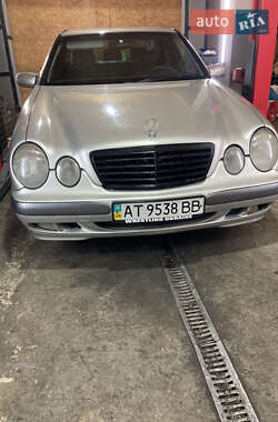 Седан Mercedes-Benz E-Class 2000 в Бориславі