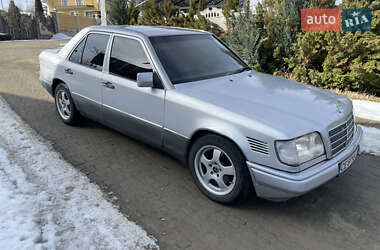 Седан Mercedes-Benz E-Class 1993 в Чернівцях