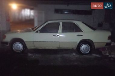 Седан Mercedes-Benz E-Class 1991 в Львові
