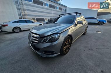 Седан Mercedes-Benz E-Class 2015 в Львове