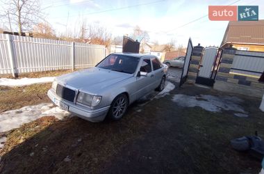 Седан Mercedes-Benz E-Class 1991 в Рокитном
