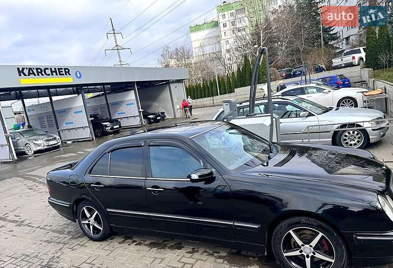 Mercedes-Benz E-Class 2000
