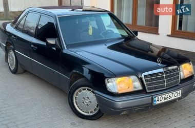 Седан Mercedes-Benz E-Class 1994 в Іршаві
