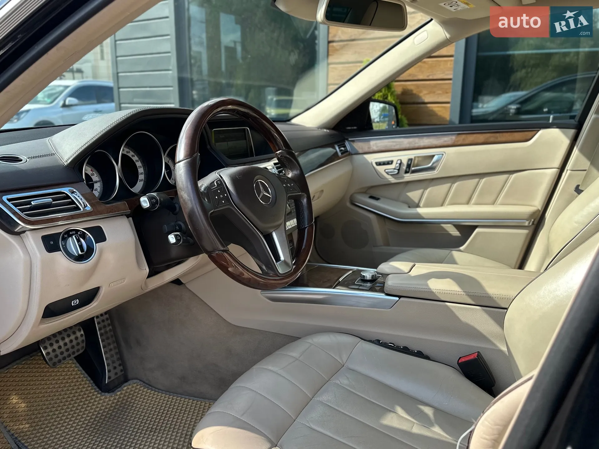 2013 Mercedes-Benz E-klasse - мініатюра 30