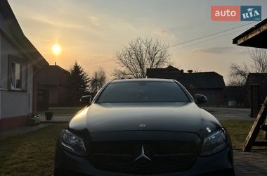 Седан Mercedes-Benz E-Class 2018 в Львове