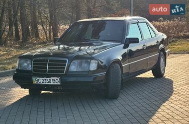 Седан Mercedes-Benz E-Class 1988 в Яворове