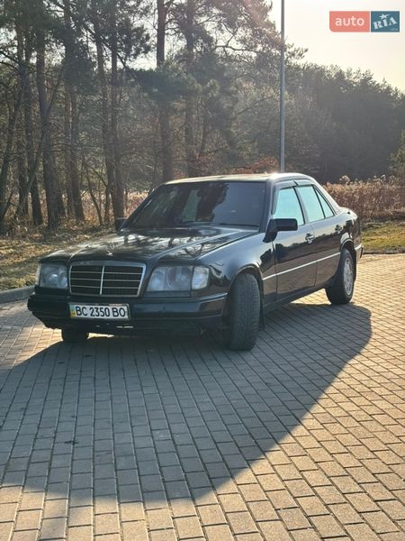 Седан Mercedes-Benz E-Class 1988 в Яворове