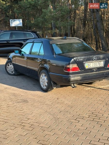 Седан Mercedes-Benz E-Class 1988 в Яворове