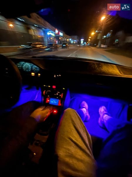 Седан Mercedes-Benz E-Class 1988 в Яворове