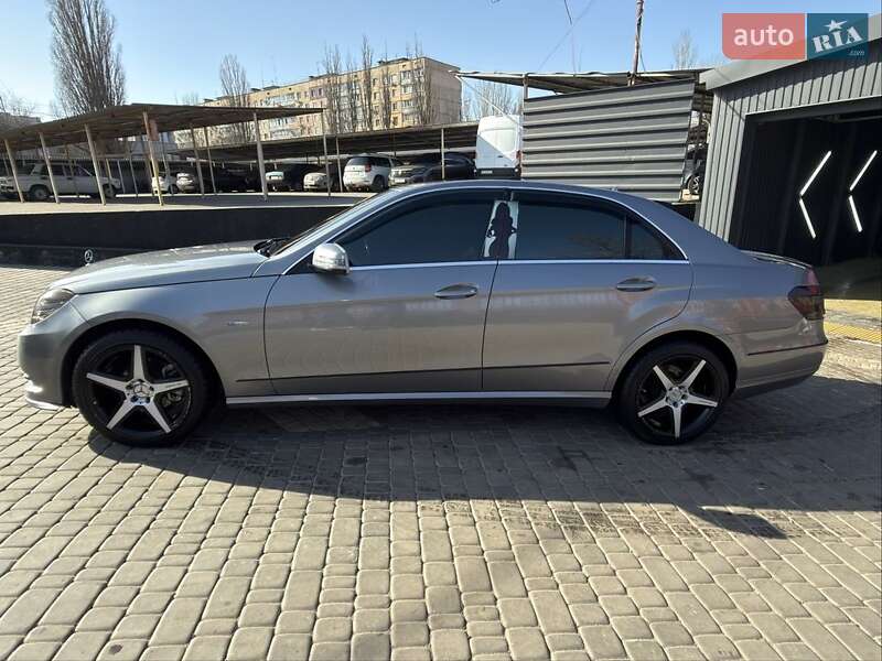 Mercedes-Benz E-Class 2011