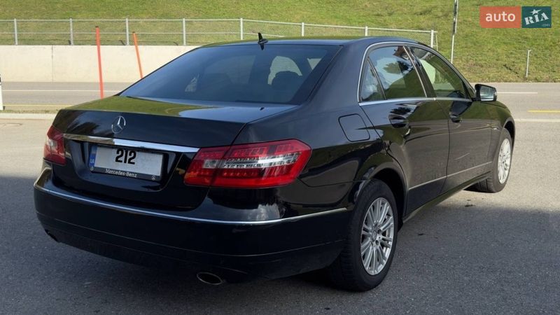 Седан Mercedes-Benz E-Class 2010 в Киеве