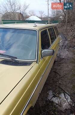 Седан Mercedes-Benz E-Class 1976 в Изюме