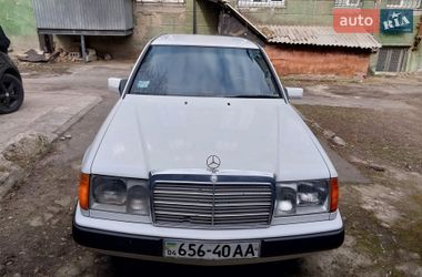 Седан Mercedes-Benz E-Class 1988 в Днепре