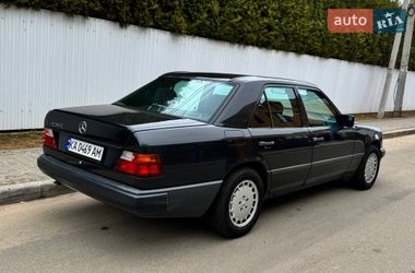Седан Mercedes-Benz E-Class 1989 в Киеве