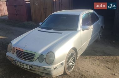 Седан Mercedes-Benz E-Class 2001 в Казатине