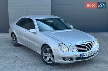 Седан Mercedes-Benz E-Class 2004 в Сарнах