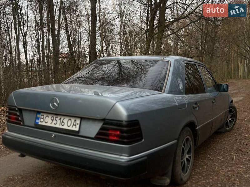 Седан Mercedes-Benz E-Class 1992 в Рава-Русской