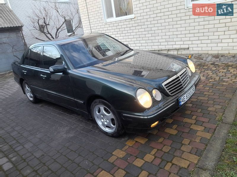 Седан Mercedes-Benz E-Class 2001 в Киеве