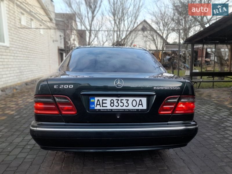 Седан Mercedes-Benz E-Class 2001 в Киеве